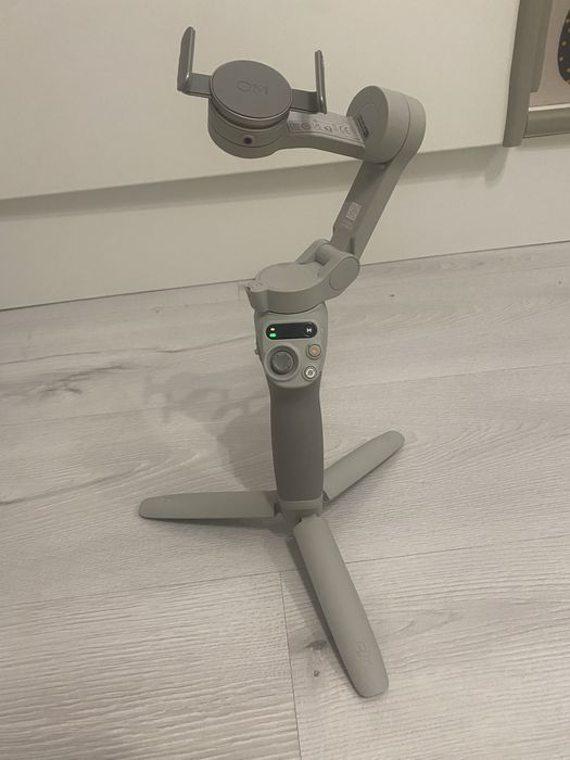 DJI Osmo Mobile SE – работещ стабилизатор за телефон + принадлежности