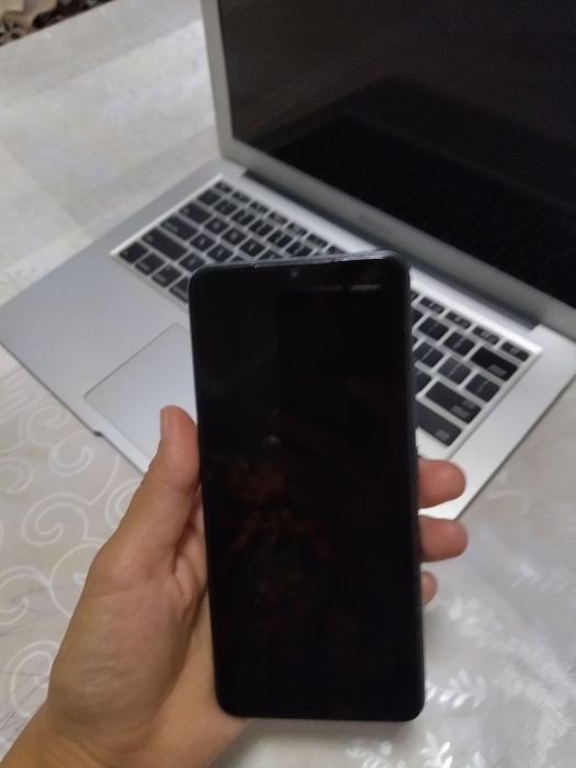 Noutbuk va telefon birga sotiladi. Sirochni!!