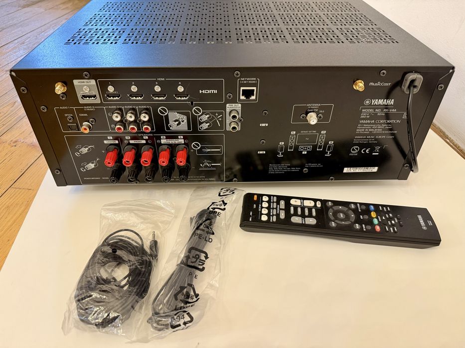 Yamaha RX-V4A Receiver AV 5.2 – 8K / 4K 120Hz, eARC, MusicCast, YPAO