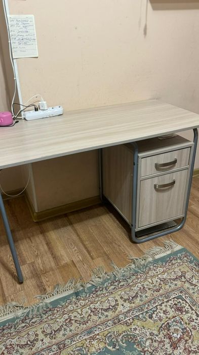 Стол письменный с тумбой