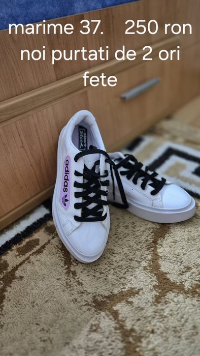 Adidasi de vanzare