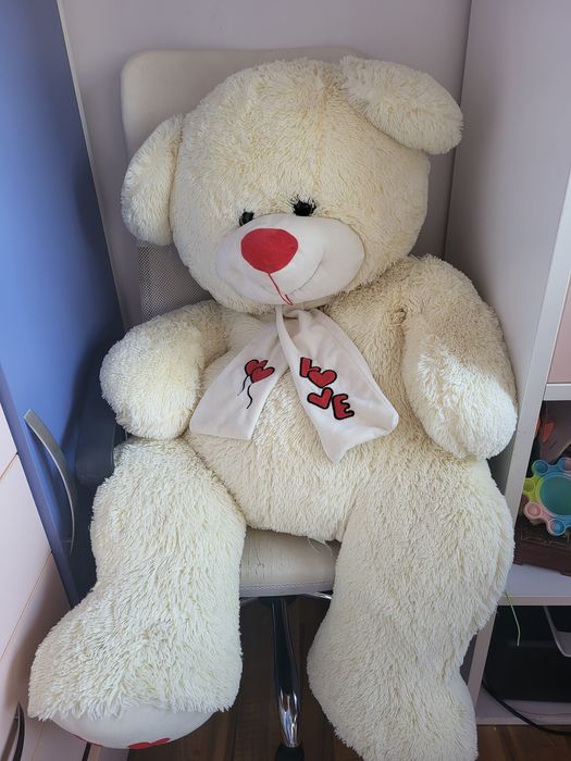 Голям плюшен мечок