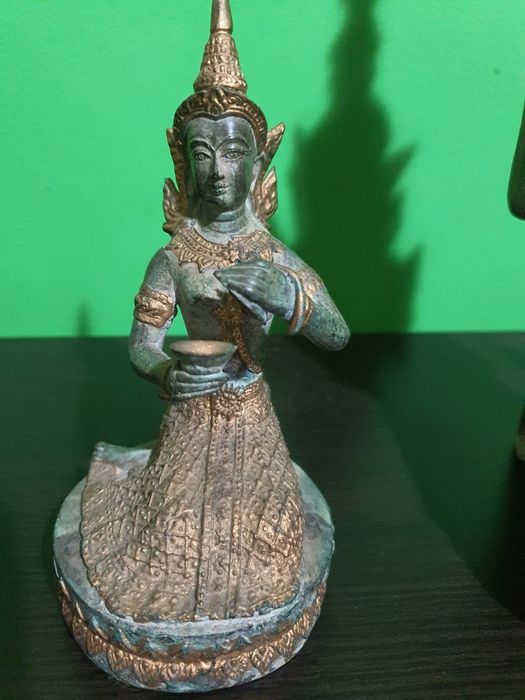 Statuii Îngerii lui Buddha