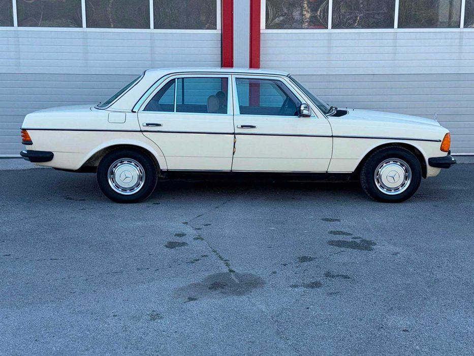 Mercedes-Benz 200 123