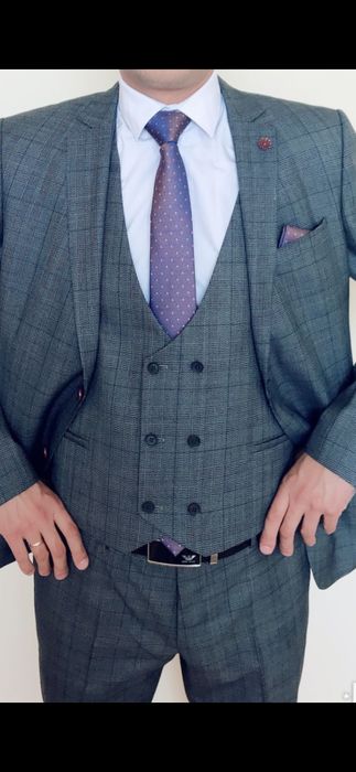 Продам костюм размер 52