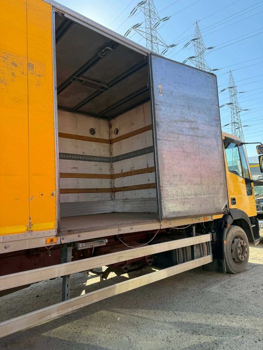 Vand intreg/Dezmembrez pe repere mari iveco eurocargo 120E18 an 2002