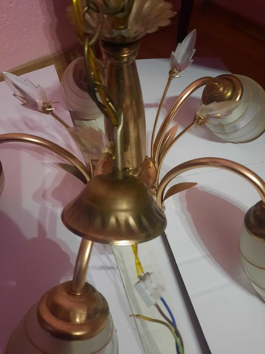 Продам люстру 5 рожковую