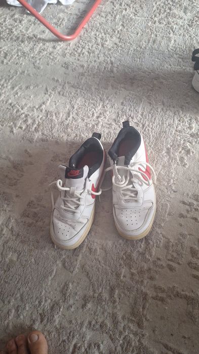 Donez adidași Nike nr 36 cu o condiție...