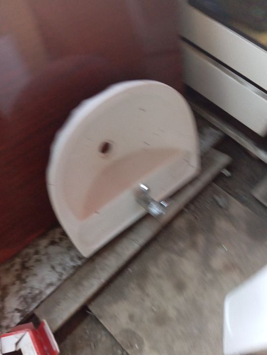 Продам раковину со стойкой