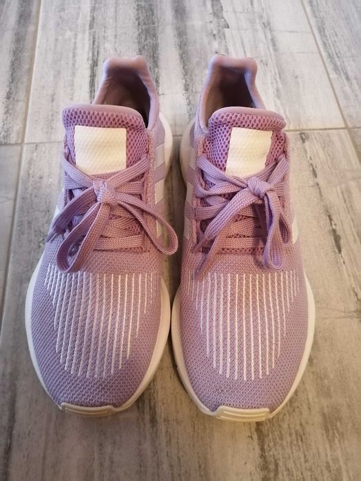 Дамски маратонки адидас swift run