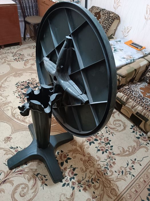 Продается пластмассовый стол трансформер!