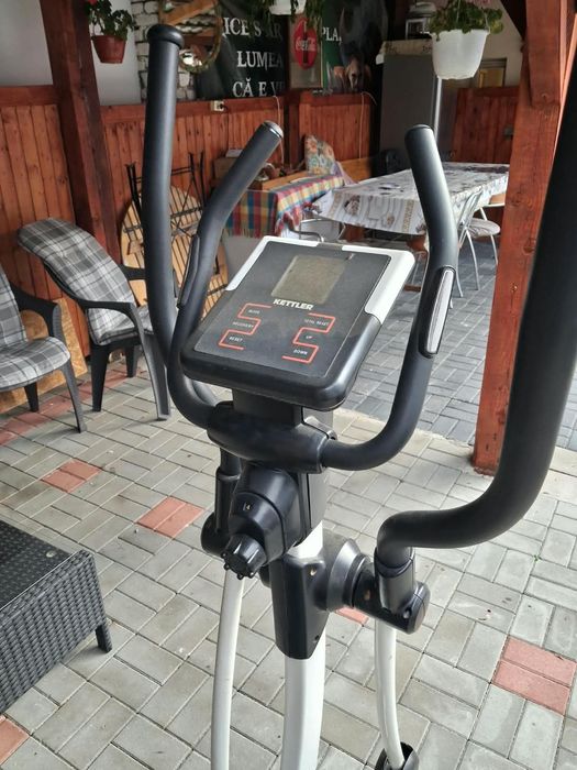 Vând bicicletă eliptică (orbitrek)
