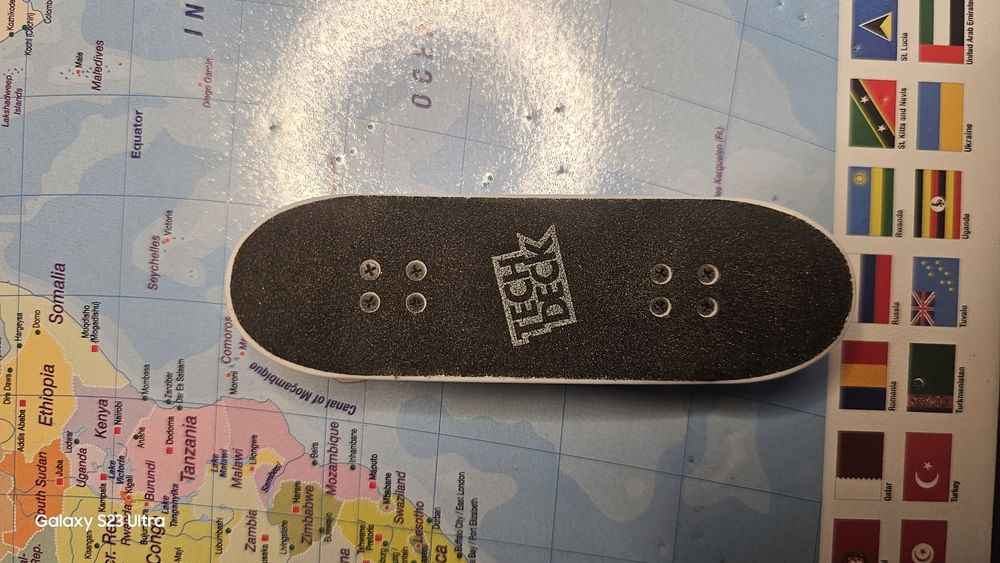 Vand mini skateboarduri de la tech deck