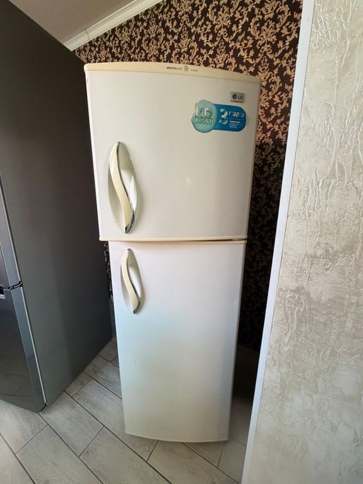 Холодильник в хорошем состоянии LG