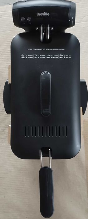 Buna ziua!Vand friteuza noua