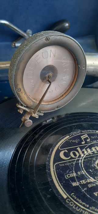 Patefon interbelic de colecție