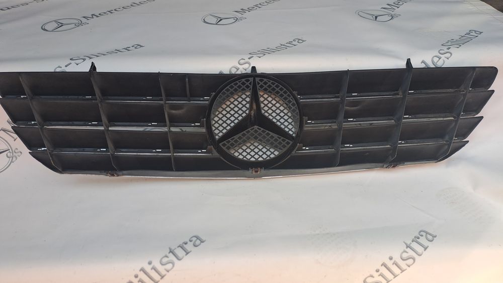 Предна решетка за CL W215