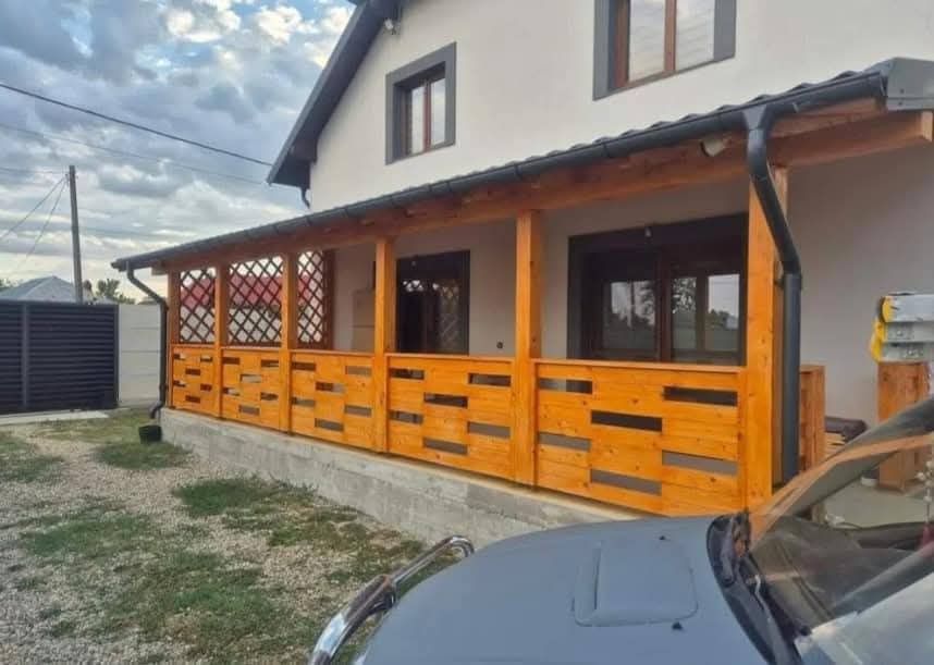 Vând foișore terasa din lemn