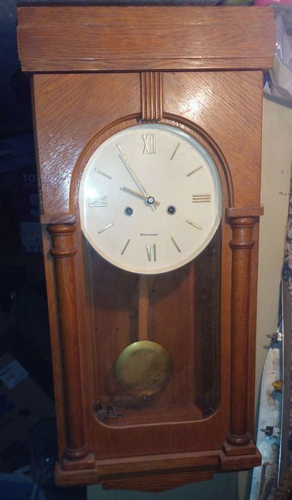 Часы с боем и маятником настенные Янтарь