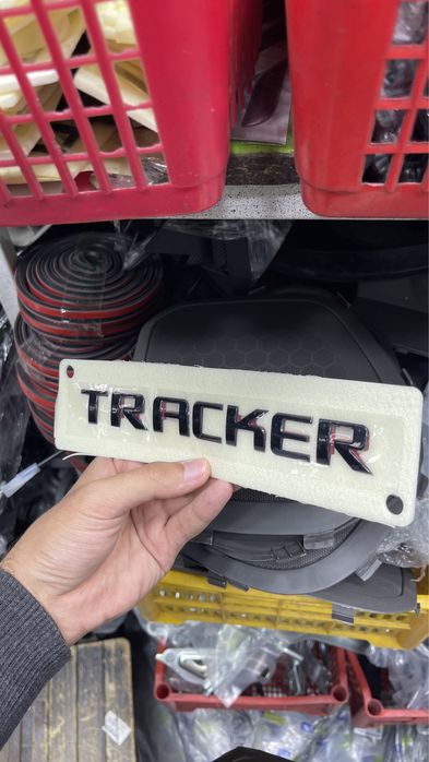 Tracker redline yozuv