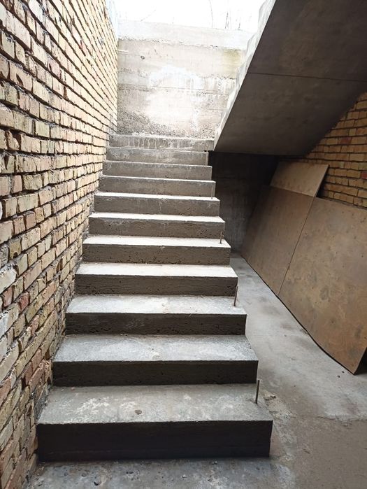 Бетонные лестницы(Монолитные).