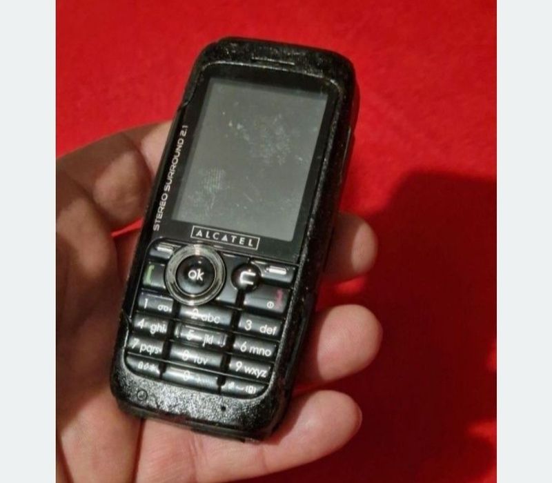 Telefon Alcatel cu butoane