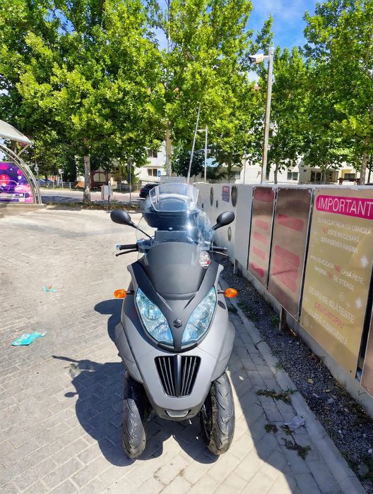 *VAND Piaggio MP3 - 3 roti - Stare foarte buna*