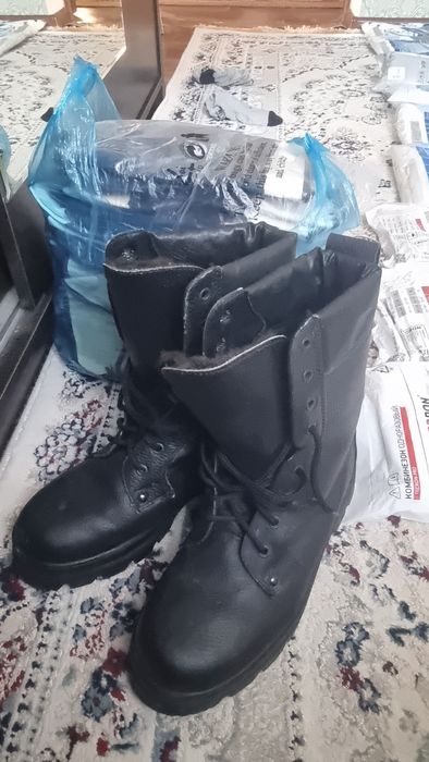 Продам Зимние спец ботинка