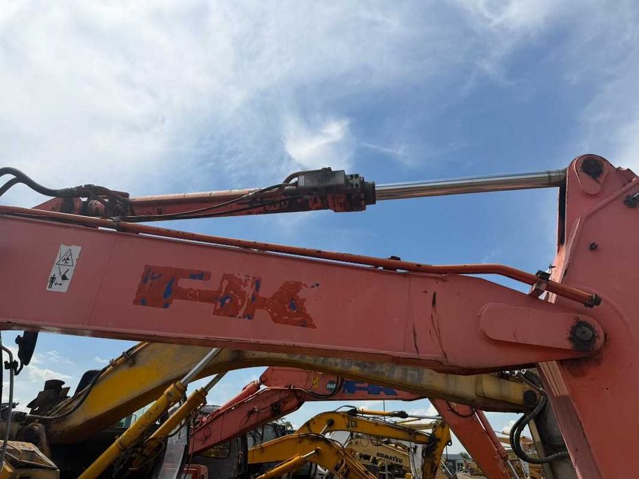 Cilindru hidraulic excavator pe roti Fiat Kobelco E175W
