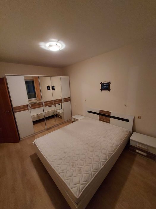 Дава се под наем Двустаен апартамент в Бургас, Славейков - 73 кв.м за 306 € - Снимка #1