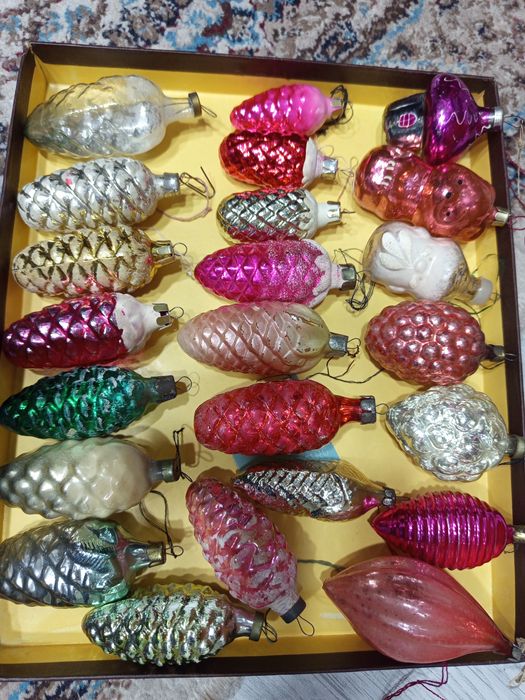 Продам  елочные игрушки СССР, набор шишки и шары, разные фигурки