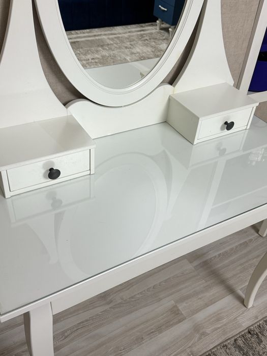 Продам туалетный столик икеа