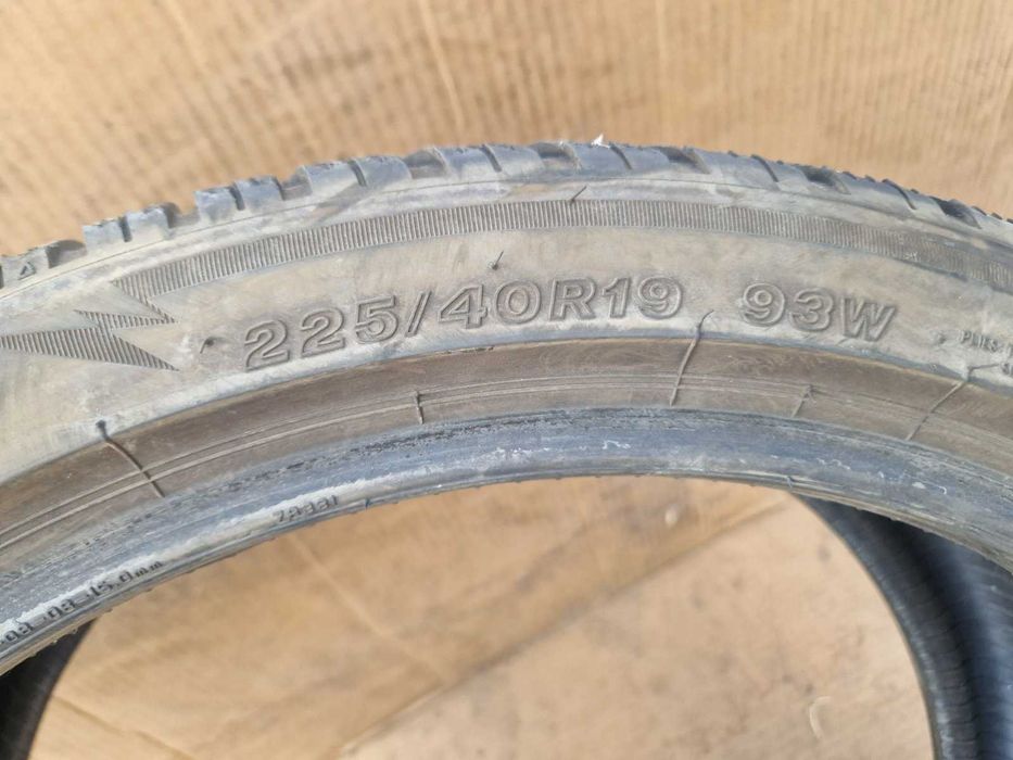 2 Bridgestone R19 225/40 Зимни гуми  DOT2421