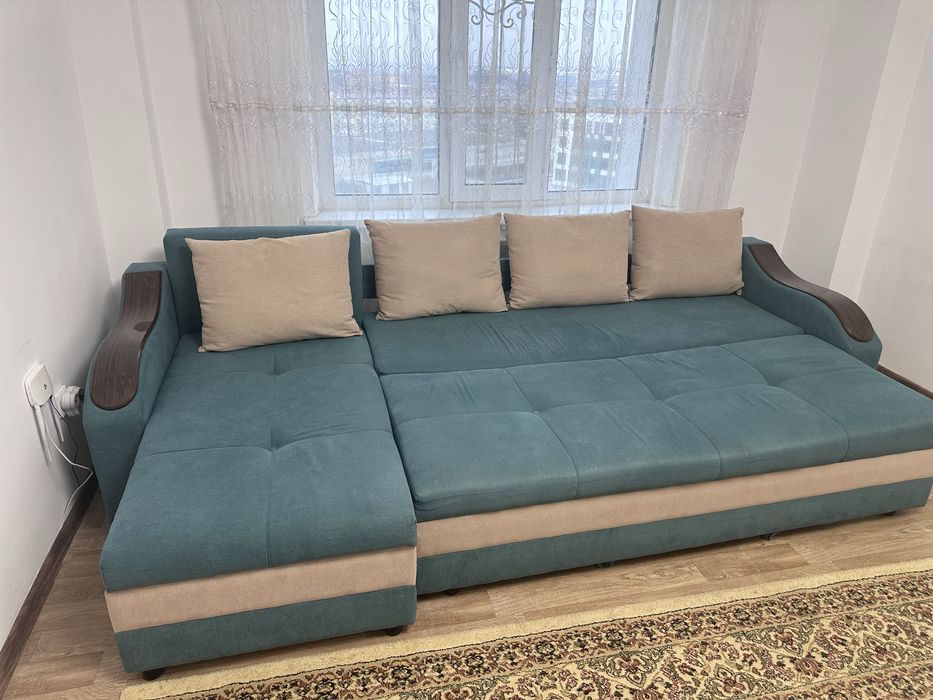 Диван б/у в очень хорошем состоянии. Торг