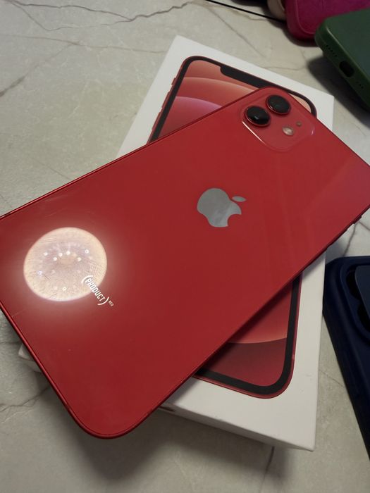 Продам Iphone 12 в хорошем состоянии