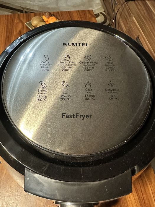 Vând Airfriyer Kumtel model de 8,5 litri