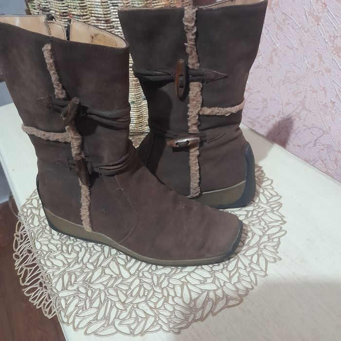 Продаются сапоги натуральный замш