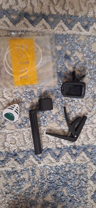 Продам укулеле(с подарками)