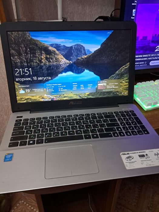 Ноутбук ASUS в хорошем состоянии