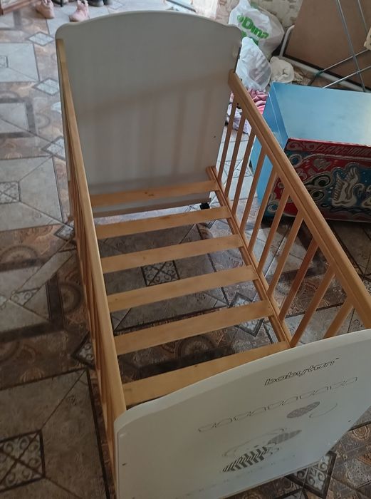 Продам детскую кроватку