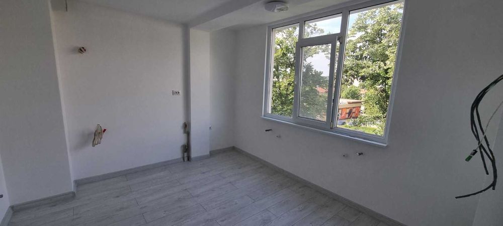 1265-Тристаен тухлен апартамент с ТЕЦ в центъра на града!