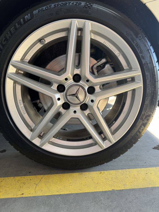 Vând roți 225/45 R17