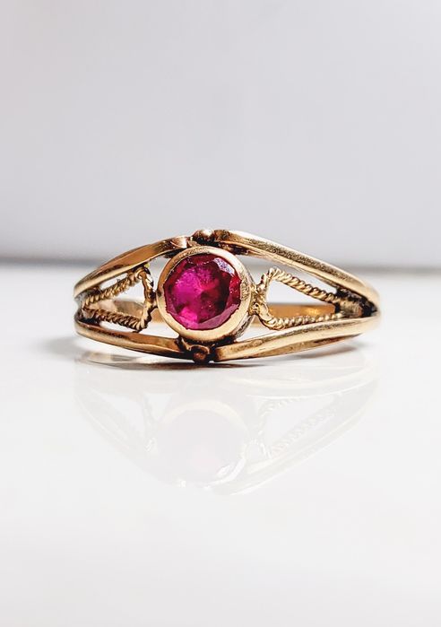 Inel din aur 14K lucrat manual cu rubin – mărimea 60, gramaj 2,59 gr