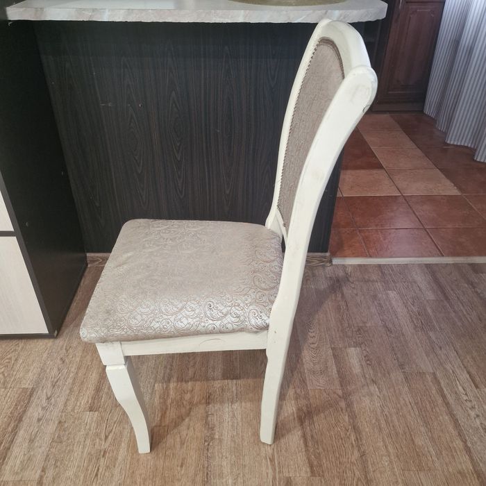 Продам стулья  5000 за 1шт