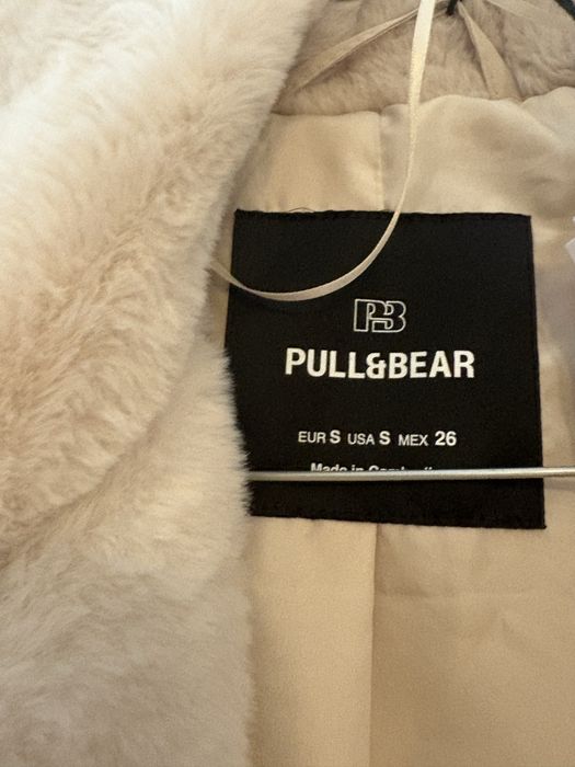 Палто Pull Bear цвят екрю