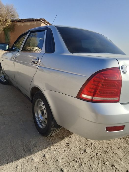 Lada Priora juda yaxshi moshina 2qoʻl haydalgan.yoqilgʻi turi:benzin