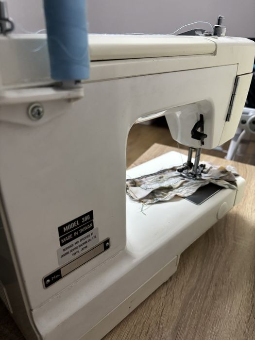 Швейная машина. Janome