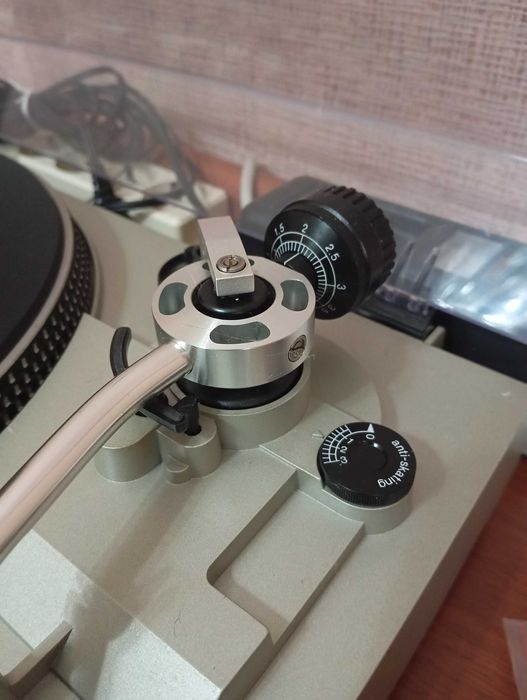 Продам проигрыватель винил дисков TECHNICS.