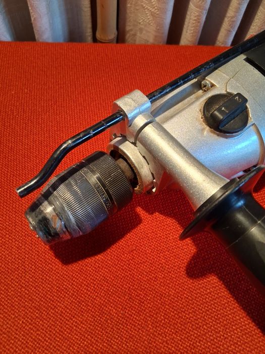 Bormașina cu percuție