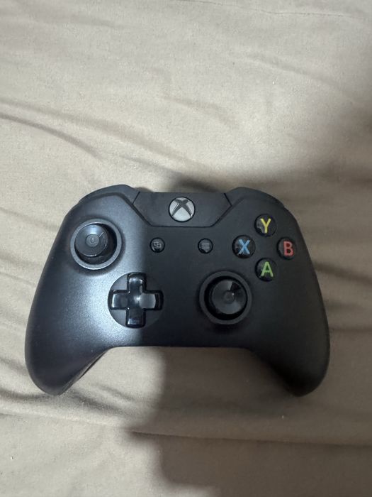 Vand xbox one cu 2 jocuri